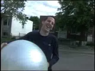 Pourquoi Chuck rit-il ?