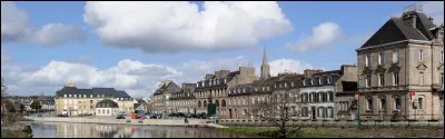 Où se situe la ville de Pontivy ?