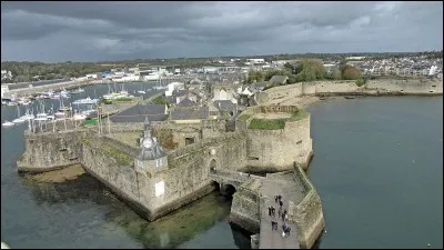 Dans quel département se situe la ville de Concarneau ?