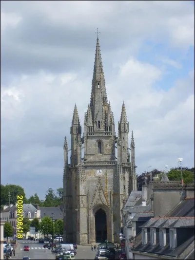 Où se trouve la ville d'Hennebont ?