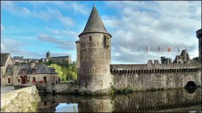 Où se situe la ville de Fougères ?