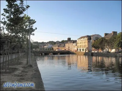 Dans quel département se situe la ville de Lannion ?