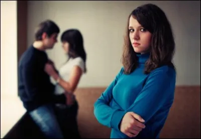 Une fille lui tourne autour... que fais-tu ?