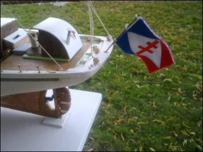 Pour finir ce petit tour en mer virtuel, je ne vous demanderai que l'origine du pavillon. Alors ?