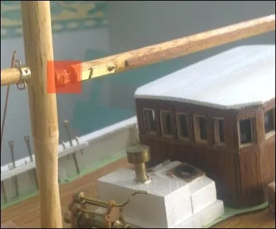 Cette pièce articule la bôme sur le mât : comment la nomme-t-on dans la marine à voile ?