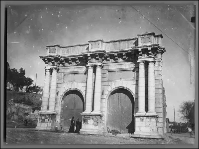 La Porte d'Isly fut démolie en...