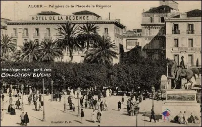 La 1re maison européenne de la place du Gouvernement Hôtel de la tour du Pin deviendra Hôtel de la Régence en :