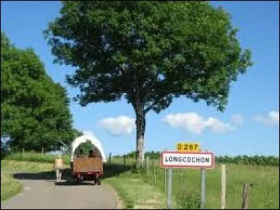 Nous sommes dans l'ancienne région Franche-Comté, à l'entrée de Longcochon. Petit village de 58 habitants, il se situe dans le département ...