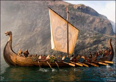 Au Moyen Âge, des guerriers venus de Scandinavie ont envahi et terrorisé toute l'Europe. Ce sont...