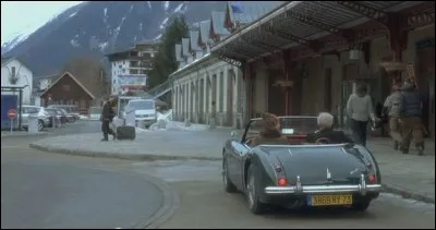 Dans le film "Le crime est notre affaire" avec Catherine Frot et André Dussolier, quelle est la voiture de celui-ci (Bélisaire Beresford) ?