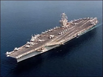 L'US Navy a mis en service, à partir de 1975, dix porte-avions géants dont plusieurs portent le nom de présidents américains. Le nom d'un amiral de la seconde guerre mondiale a été donné au premier navire de la série, mis en service en 1975 : quel est ce nom ?