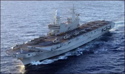 Quelle est la différence entre un porte-avions et un porte-aéronef ?