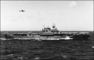 Lancé en 1936, mis en service en 1938, ce porte-avions américain de la classe Yorktown, a participé à la plupart des opérations de la guerre contre le Japon; il a été qualifié de "survivant du Pacifique". De quel porte-avions s'agit-il ?
