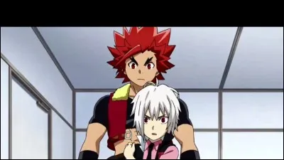 Qui sont les amis d'enfance de Valt ?