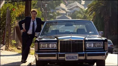 Qui a écrit le livre "La défense Lincoln", adapté au cinéma en 2011 ?