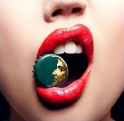 Quelle marque de bière belge a un logo en forme de croissant de Lune ?