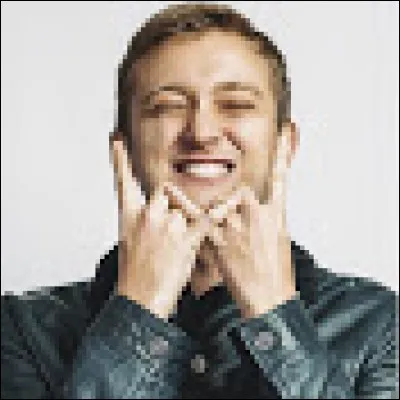 Question musique. Qui est ce chanteur ?