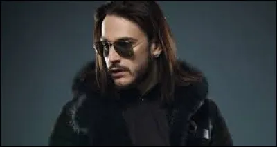 Question musique. Qui est ce chanteur ?