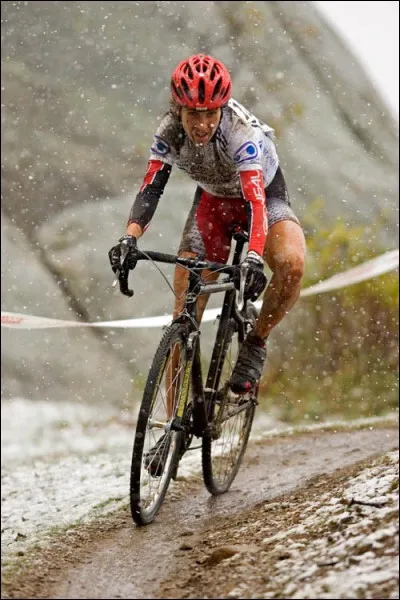 Elle aussi, c'est une l&eacute;gende cette coureuse cycliste, 6 fois Championne du Canada (en ligne, en contre-la-montre et en cyclo-cross), elle a remport&eacute; le Tour de l'Aude cycliste f&eacute;minin.