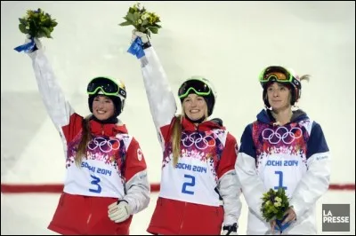 La famille, elles sont trois sur le circuit, a d&eacute;j&agrave; remport&eacute; l'or et l'argent olympique et la plus jeune, au centre de la photo, l'or aux bosses et l'argent aux bosses parall&egrave;les aux Championnats du Monde de 2015.En 2017, elle a d&eacute;croch&eacute; une autre m&eacute;daille de bronze en bosses aux Championnats du monde. En 2018, elle comptait 40 podiums de la Coupe du monde et s'en va en Cor&eacute;e pour les J.O.