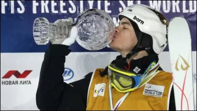 Le King du ski acrobatique, c'est lui qui d&eacute;tient le palmar&egrave;s le plus &eacute;loquent de l'histoire de son sport : 6 Globes de Crystal. Il a effac&eacute; l'ancien record de victoires, qui &eacute;tait d'Edgar Grospiron &agrave; 29 et est maintenant &agrave; 47 victoires.Quand m&ecirc;me incroyable ?