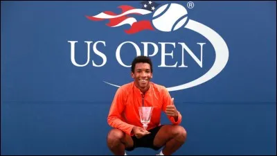Natif de l'an 2000, en 2015 il gagne le double junior de l'US Open. En 2016, finaliste en simple du tournoi junior de Roland-Garros et en double &agrave; Wimbledon. Il remporte ensuite le simple junior de l'US Open. Il passe professionnel et gagne deux tournois de ''futures stars''ll est le plus jeune, depuis Nadal en 2002, &agrave; entrer dans le Top 200.