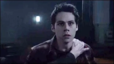 Dans la saison 6A, comment Lydia et Scott arrivent-ils à communiquer avec Stiles ?