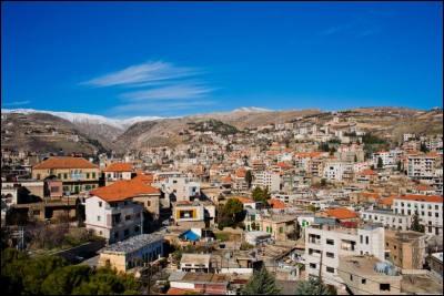 Dans quel pays arabe pouvons-nous nous promener dans la ville montagneuse de Zahlé ?