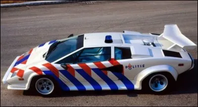 Dans quel pays la police est-elle dotée de cette Lamborghini Countach ?