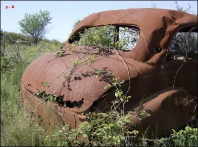 Ne grattez pas sous la rouille : c'est bien une Opel. Mais quel modèle ?