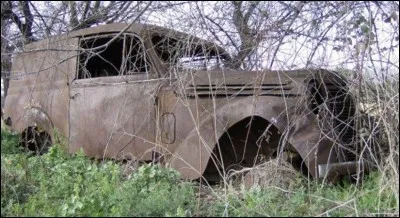 Elle fut souvent la « voiture du boulanger », sillonnant les campagnes à la pêche aux clients. Comment s'appelait-elle, déjà ?