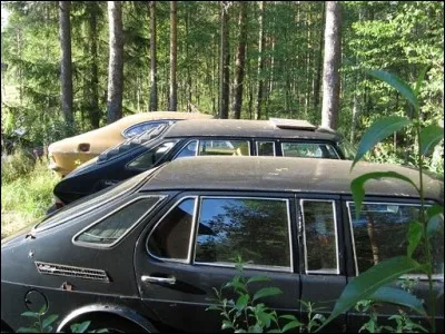 Cette rare Saab 99 rallongée comportait une vitre centrale appelée populairement « fenêtre de sauna ». Comment se nommait ce modèle ?