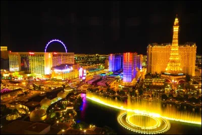 Las Vegas est une ville réputée pour sa vie nocturne animée et ses casinos ouverts 24 h/24. Cochez le pays !