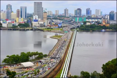 Dans quel pays la ville Johor Bahru se trouve-t-elle ?