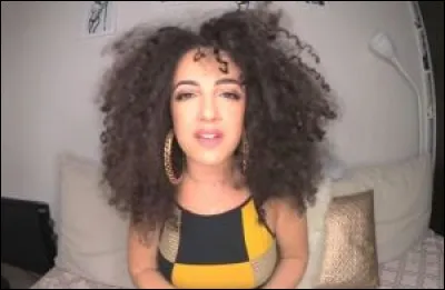 Qui est cette youtubeuse ?