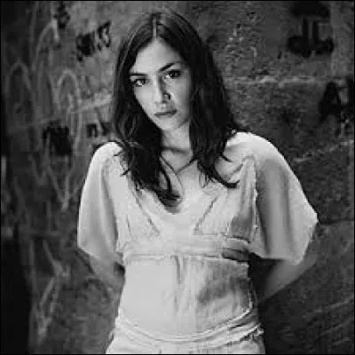 Elle a particip&eacute; &agrave; l'&eacute;mission "Star Academy" en 2001, il s'agit de...