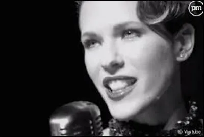 Elle d&eacute;buta sa carri&egrave;re suite &agrave; son premier single qui fut diffus&eacute; gratuitement sur Internet en 2000, il s'agit de...