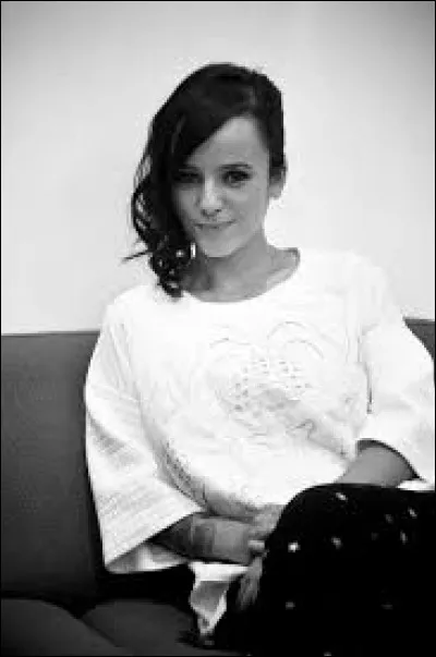 Elle fut la prot&eacute;g&eacute;e de Myl&egrave;ne Farmer, il s'agit de...