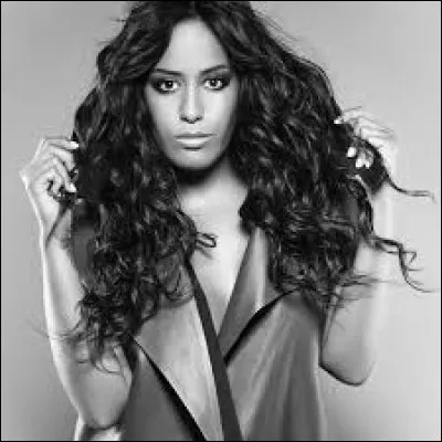 Elle a particip&eacute; &agrave; l'&eacute;mission "Nouvelle Star" en 2004, il s'agit de...