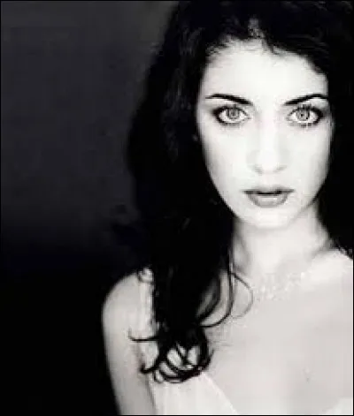 Elle a remport&eacute; la deuxi&egrave;me saison de la "Star Academy" en d&eacute;cembre 2002, il s'agit de...