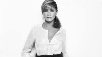 Elle a particip&eacute; &agrave; l'&eacute;mission "Popstars" en 2002, il s'agit de...