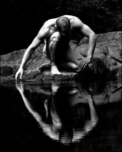 D'une exceptionnelle beauté, vaniteux ne s'intéressant qu'a sa seule personne. Qui est-il ?