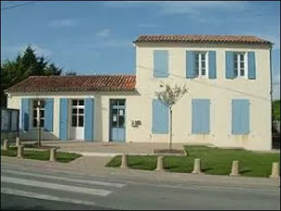 Nous sommes en Nouvelle-Aquitaine, à Saint-Coutant-le-Grand. Village de l'arrondissement de Rochefort, il se situe dans le département ...