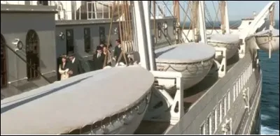 Combien de canots y avait-il à bord du Titanic ?