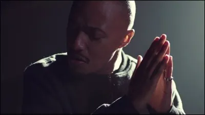 Quel chanteur interprète ''Roule'' ?