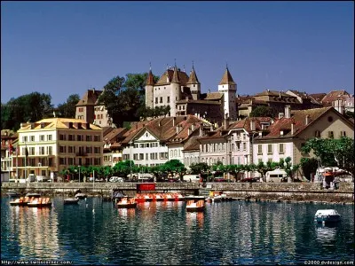 Nyon est une ville situ&eacute;e en :