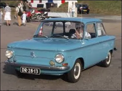 Quelle est cette voiture qui partageait son moteur avec la moto Munch Mammuth ?