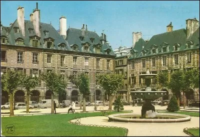 Quel est le nom de cette place ?