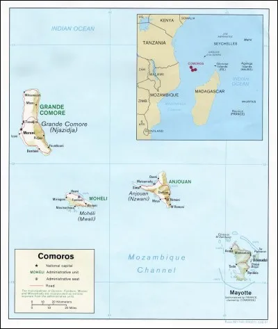Ce pays est un groupement d'îles situées entre l'Afrique et Madagascar. L'une d'elles est devenue française et se nomme Mayotte. Quel nom porte ce pays ?