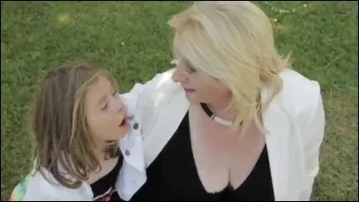 Comment s'appelle sa mère ?